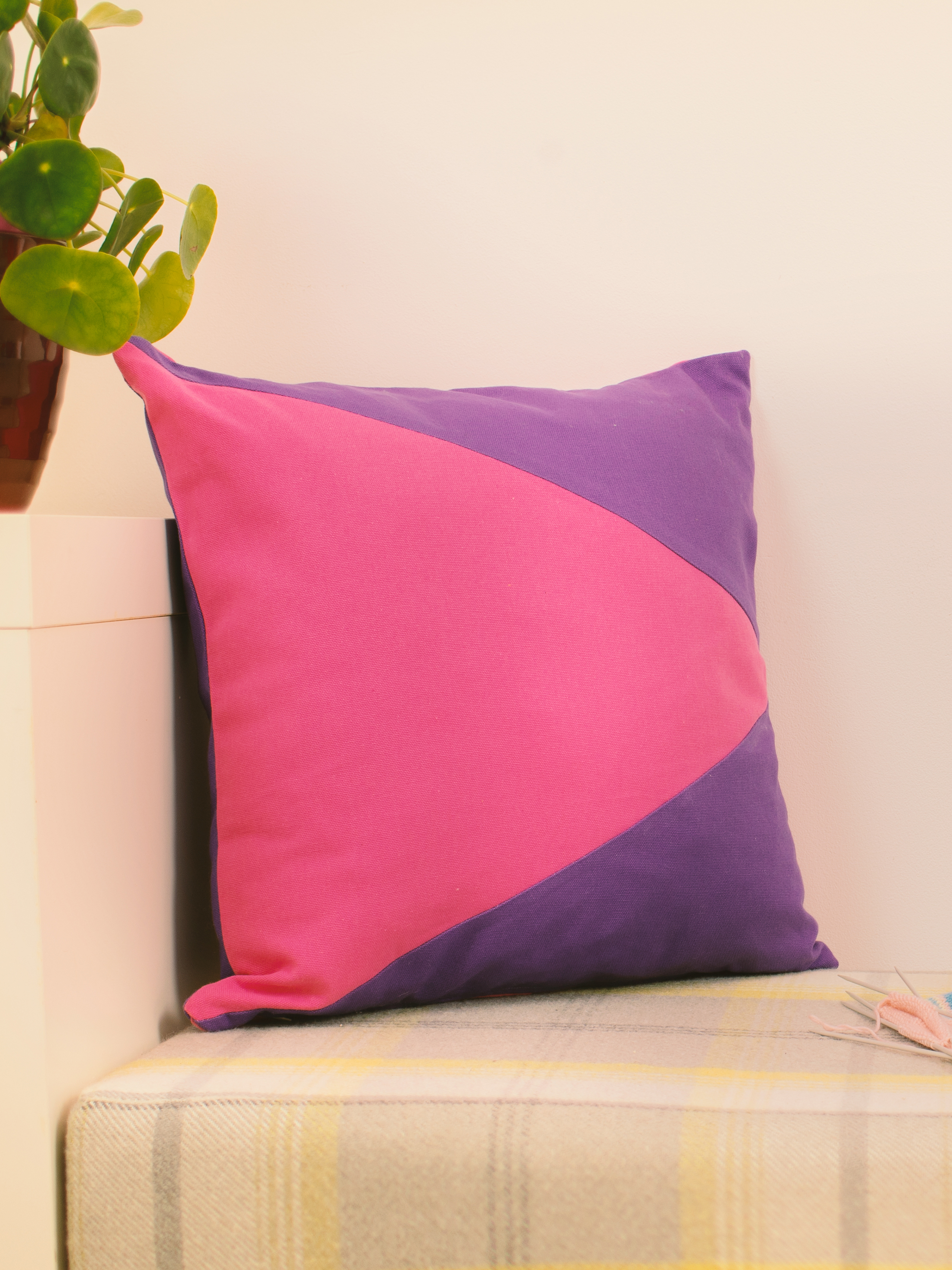 Purple & Pink Memphis Cushion